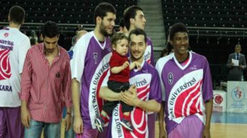 Turgut &Ouml;zal &Uuml;niversitesi Basketbolcularına 30 Bin TL &Ouml;d&uuml;l