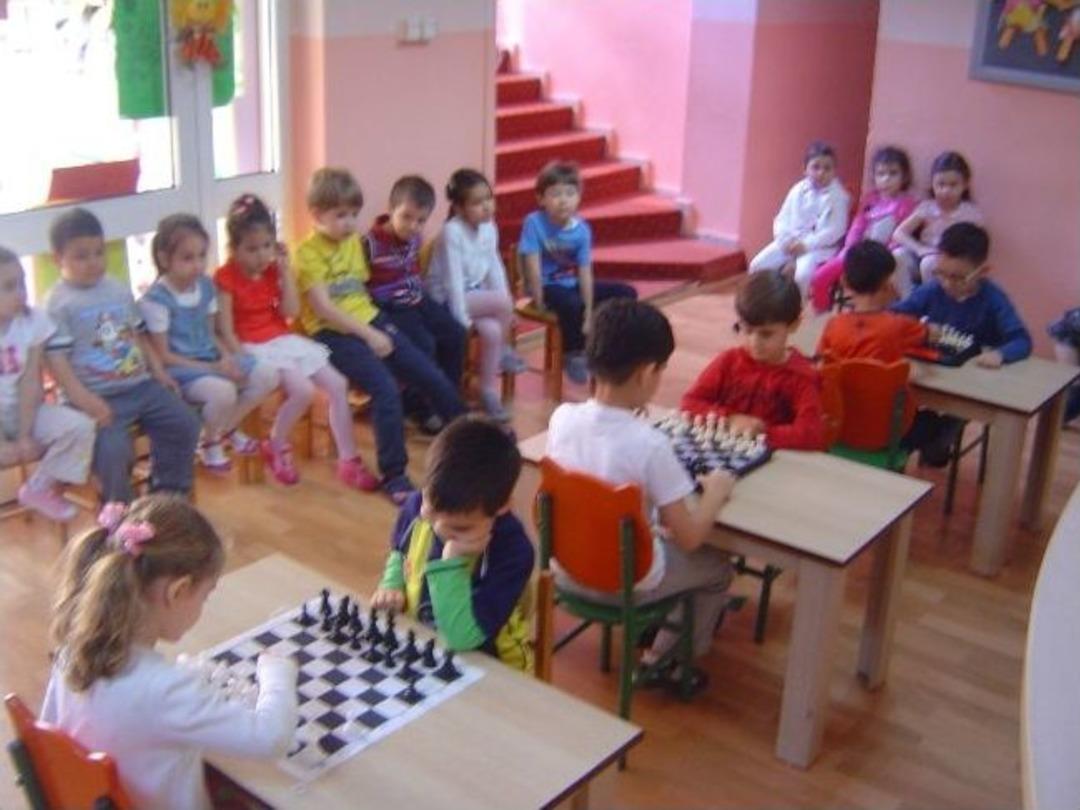 G&ouml;kkuşağı Kreşi&rsquo;nde Satran&ccedil; Şenliği
