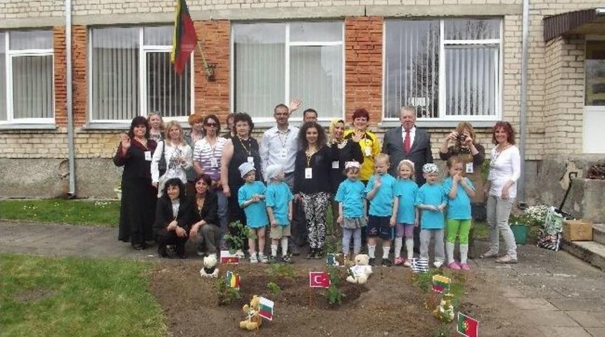 Dedeler İlk&ouml;ğretim Litvanya&rsquo;dan D&ouml;nd&uuml;&rlm;