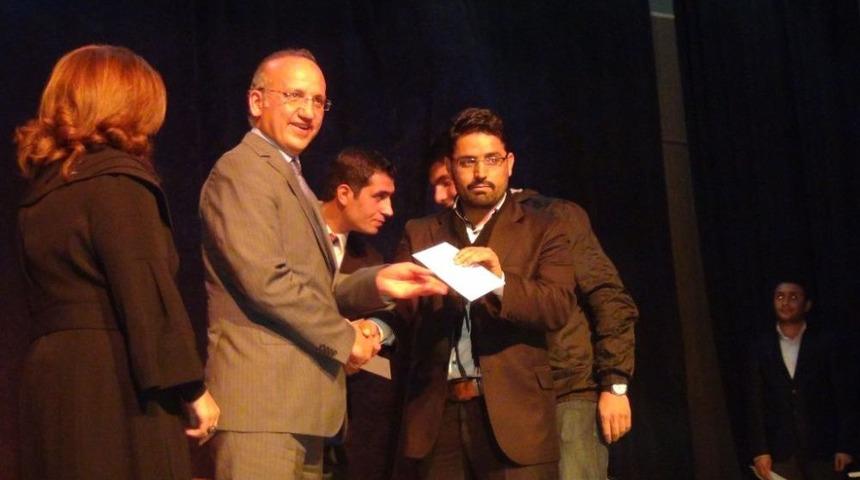 'Bitlis O'nu Okuyor' Sınavının &Ouml;d&uuml;lleri Dağıtıldı