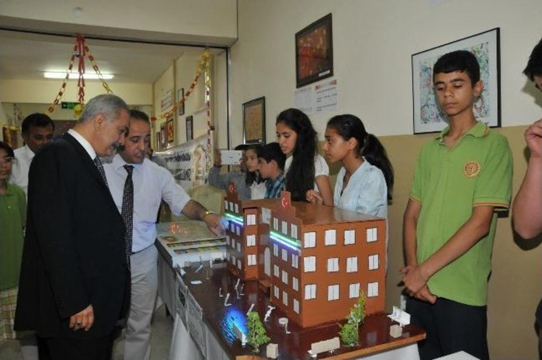 Kara, Dede Korkut İlk&ouml;ğretim Okulu&rsquo;nda Bilim Fuarı&rsquo;nı Gezdi