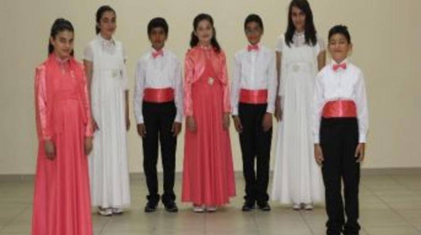 G&uuml;len Y&uuml;zler &Ouml;ğrencileri Sahne Alıyor