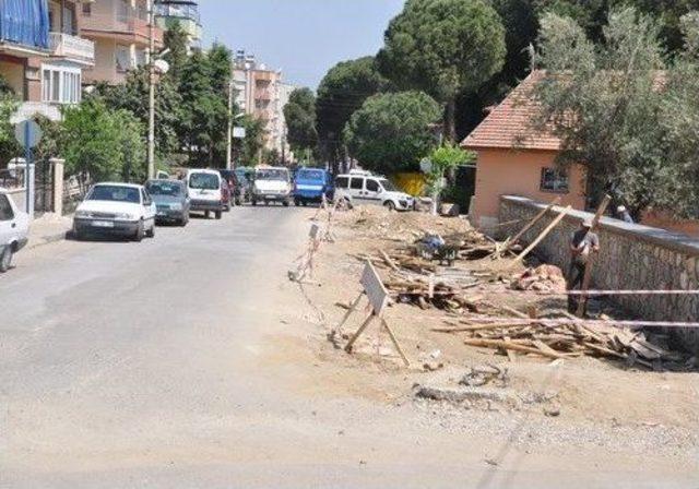 Salihli'de Belediye Fen İşleri Müdürlüğü’ne Bağlı Ekiplerin Çalışmaları Devam Ediyor