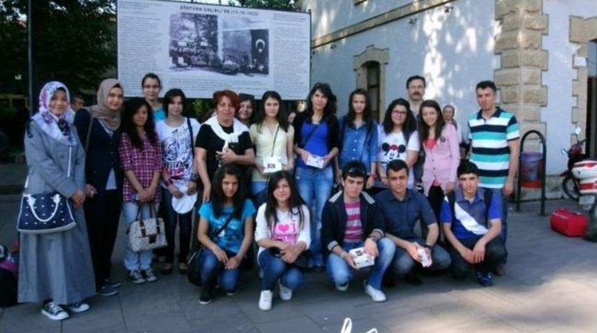 Salihli&rsquo;nin Dev &Ouml;ğrencileri &Ccedil;anakkale Gezisine Katıldı