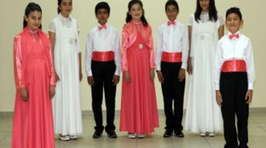 G&uuml;len Y&uuml;zler Korosu Sahneye &Ccedil;ıkıyor