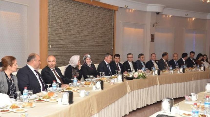 Vali Yılmaz İ&ccedil;in Veda Yemeği