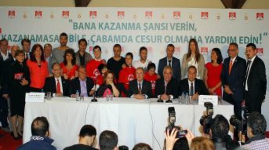 Galatasaray'dan &Ouml;zel Sporculara Destek