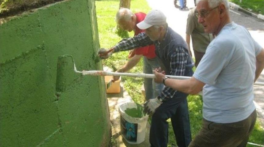 Huzurevi Sakinleri Bah&ccedil;e İşleriyle Stres Atıyor