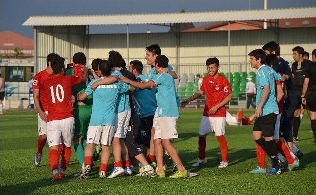 Bozcaada U-19 Takımı Şampiyon Oldu