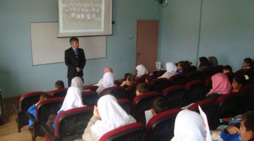 &Ccedil;itg&ouml;l İlk&ouml;ğretim Okulu'nda Aileler &Ccedil;ocuklarıyla Birlikte Film Seyrediyor