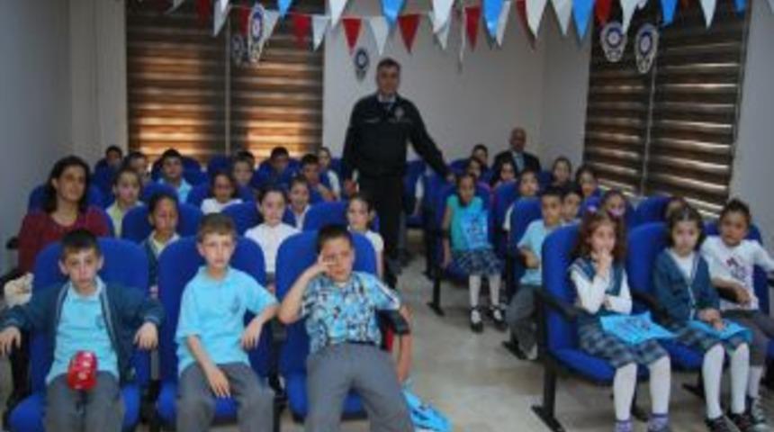 Trafik Haftası Nedeniyle &Ouml;ğrencileri Bilgilendirdiler