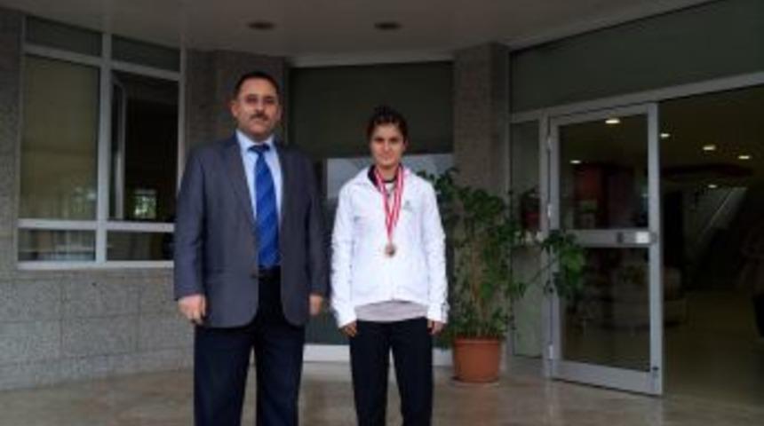 Toros Yağmur Lisesi Atletizmde B&ouml;lge Şampiyonu