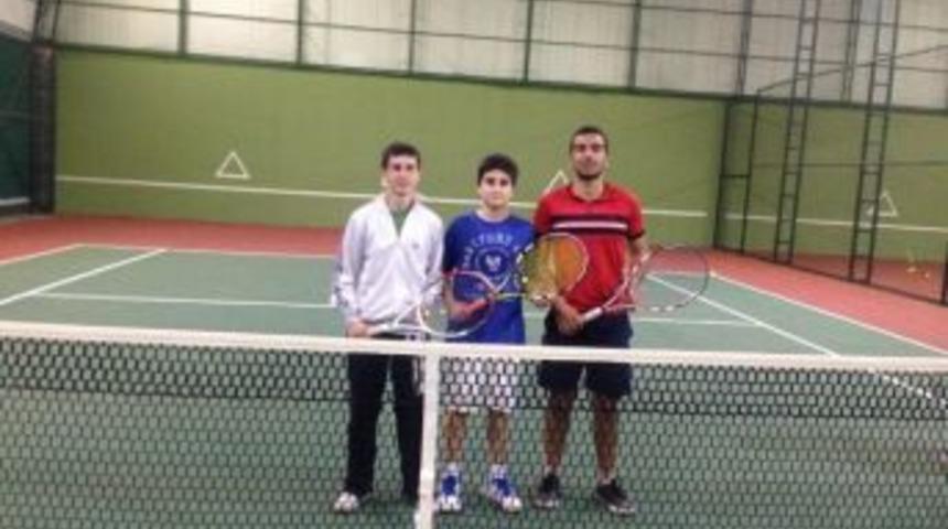 Yalovalı Tenis&ccedil;iler İstanbul Yolcusu