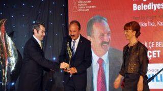 Behçet Saatcı, Yılın Ilçe Belediye Başkanı Seçildi