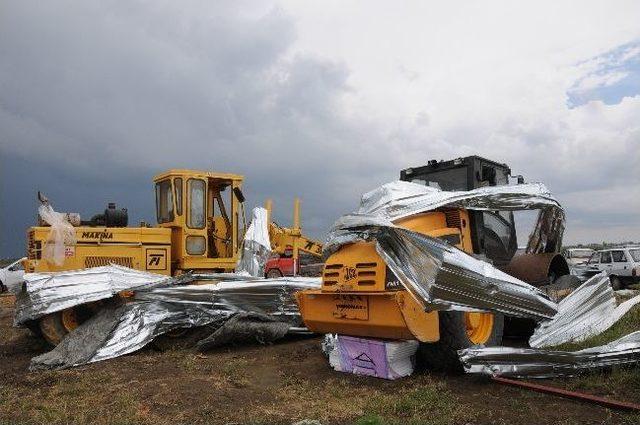 Çukurova Havaalanı İnşaatında Hortum: 1 Ölü, 14 Yaralı