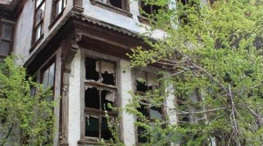 Mudurnu&rsquo;da Tarihi Konaklar Bakımsızlıktan Yıkılıyor