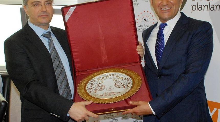 'Yaz Tatilinde, Babamızın Yanında &Ccedil;ırak Olarak &Ccedil;alıştık'