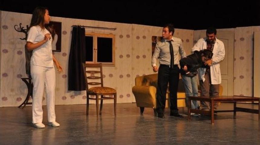 Mmo &Uuml;yeri Tiyatro G&ouml;sterisi İle Stres Attı