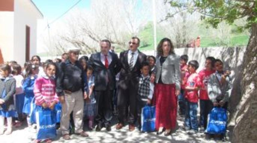 Eskişehir'den Ağrı'ya G&ouml;n&uuml;l K&ouml;pr&uuml;s&uuml;