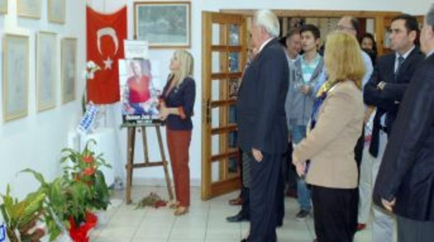 Memnune Aky&uuml;z Kişisel Sergisini A&ccedil;tı