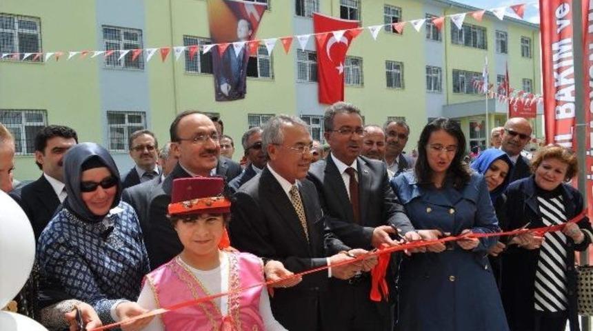 Engelli &Ouml;ğrenciler H&uuml;nerlerini Sergiledi