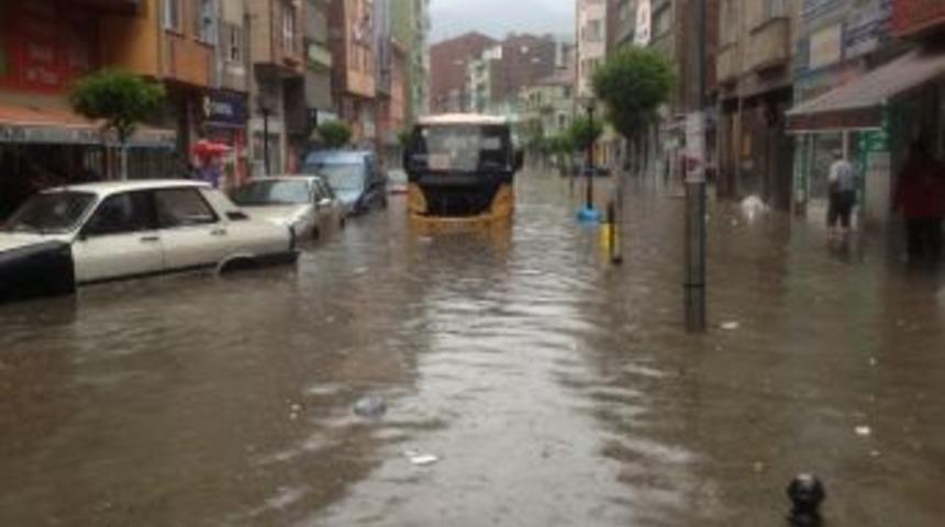 Karab&uuml;k Yağmura Teslim Oldu