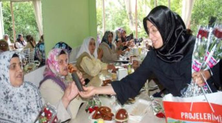 Hac Arkadaşları Kadirli'deki Yemekte Buluştu