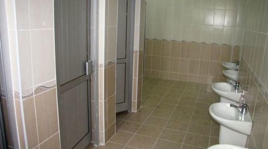 Ak&ccedil;akoca Esentepe İlk&ouml;ğretim Okulu Lavaboları Yenilendi