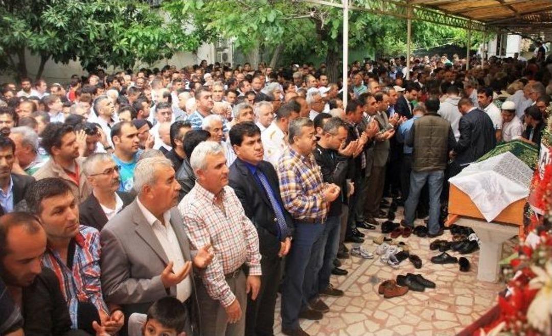 Liseli B&uuml;şra, G&ouml;zyaşları Arasında Son Yolculuğuna Uğurlandı