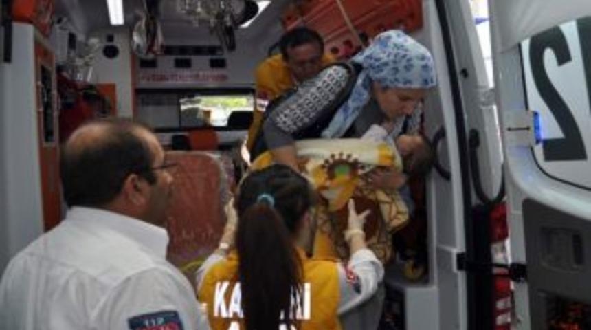 Ana Kucağında Bulunan 3 Aylık Bebeğin &Uuml;zerine Televizyon D&uuml;şt&uuml;