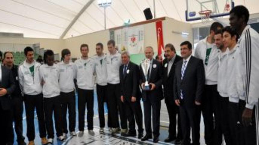 Vali Erdal Ata, T&uuml;rkiye Şampiyonlarını Kutladı