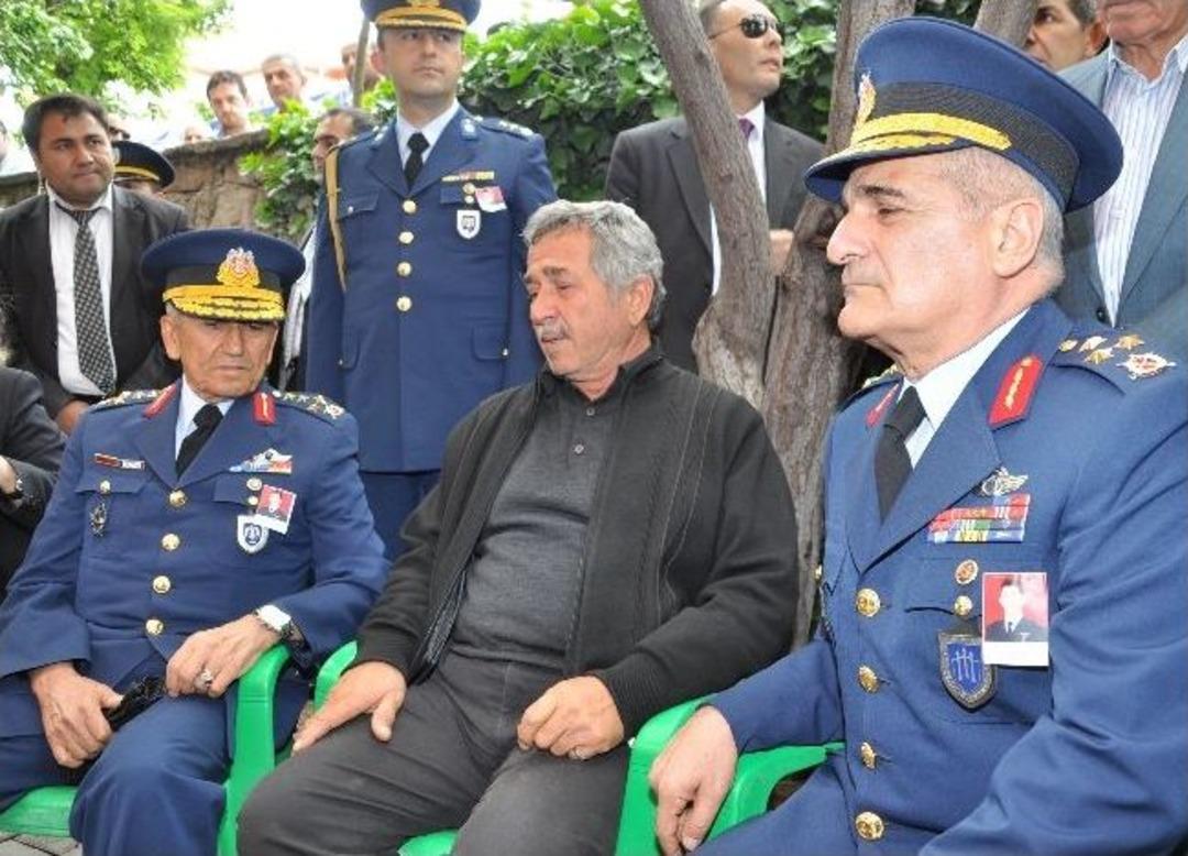Hava Kuvvetleri Komutanı Erten&rsquo;den Şehidin Ailesine Ziyaret