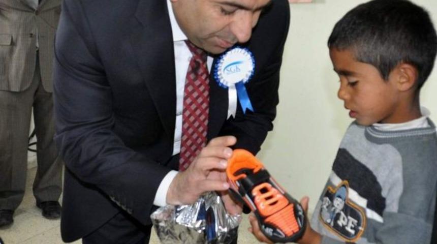 Yozgat SGK İl M&uuml;d&uuml;rl&uuml;ğ&uuml;'nden K&ouml;y Okulu &Ouml;ğrencilerine Hediye