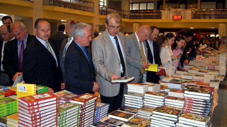 Vakfıkebir&rsquo;de Kitap Fuarı A&ccedil;ıldı