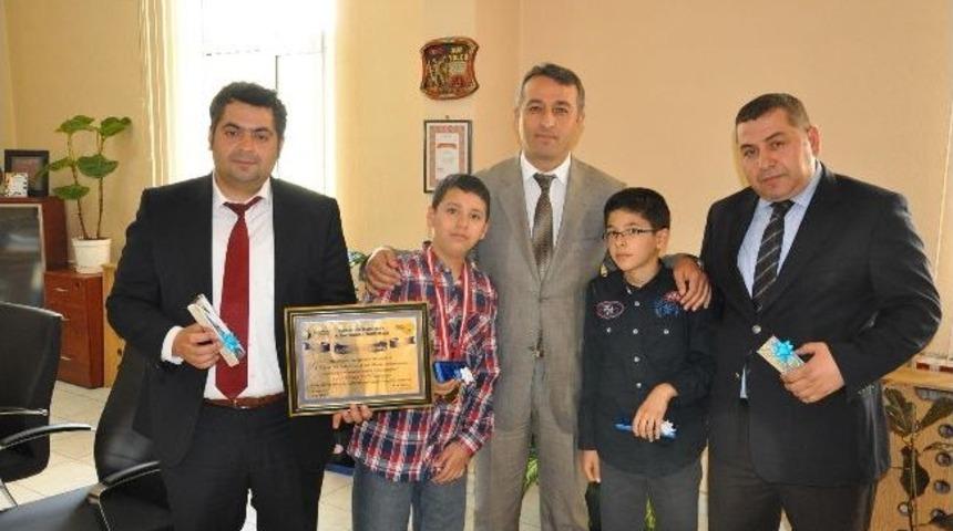 T&uuml;rkiye 5'incileri, Kaymakam Gale Tarafından &Ouml;d&uuml;llendirildi