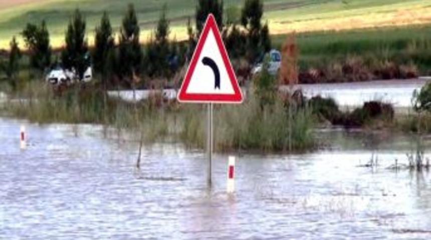 Bakanların Yolunu Sel Suları Kesti