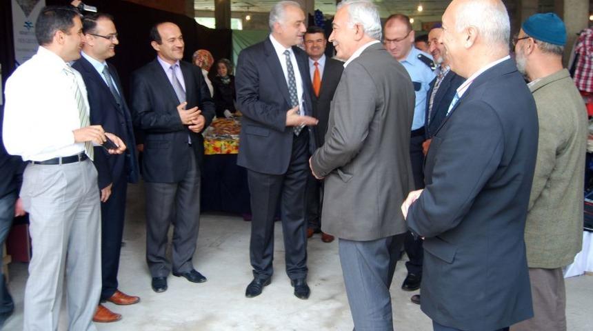 Orhaneli&rsquo;nde Yurtlarda Kalan &Ouml;ğrenciler Yararına Kermes