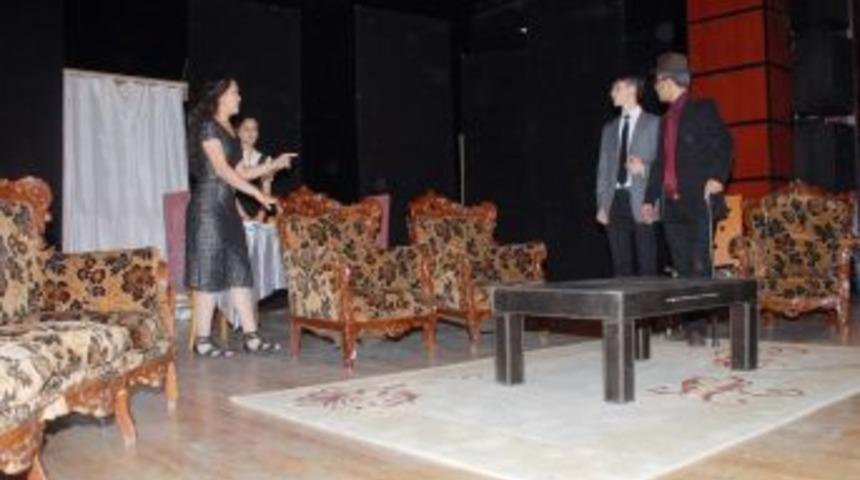 T&uuml;rkmenistan Tiyatro Ekibi Sahne Aldı