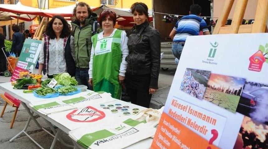 Eskişehir&rsquo;in Pazarlarında Bez Torba Dağıtıldı