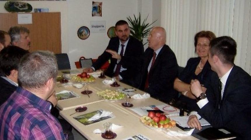 Karadağ B&uuml;y&uuml;kel&ccedil;i&rsquo;nden Balkan-der&rsquo;e Ziyaret