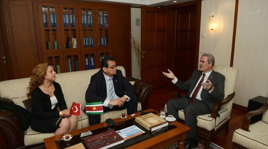 Surinam Bursa&rsquo;yı &Uuml;s Olarak Se&ccedil;ti