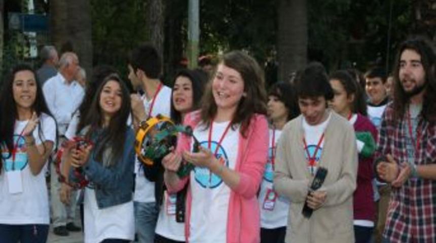 D&uuml;nyada En Uzun S&uuml;re Aralıksız Devam Eden Amat&ouml;r Tiyatro Festivali Başladı