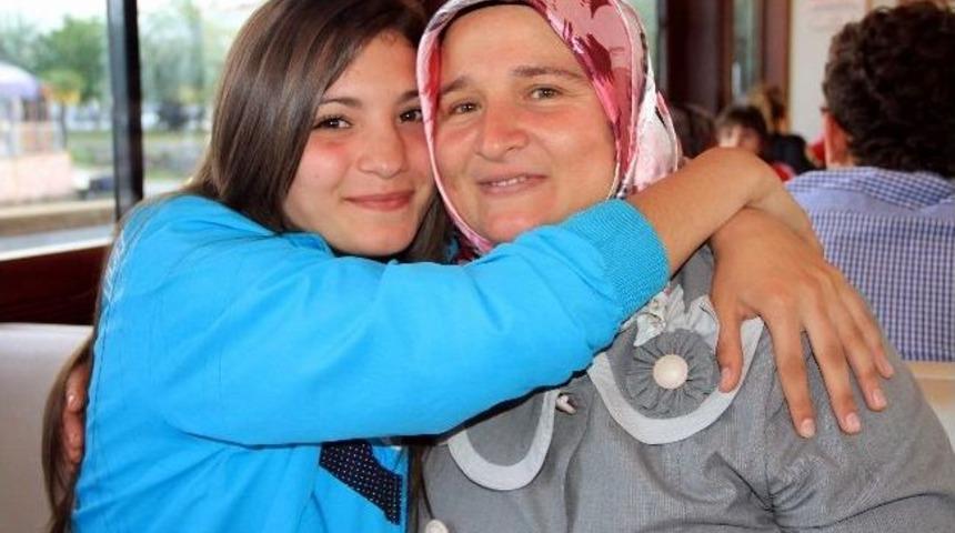 Milli Sporcular &lsquo;anneler G&uuml;n&uuml;&rsquo;n&uuml; Kutladı