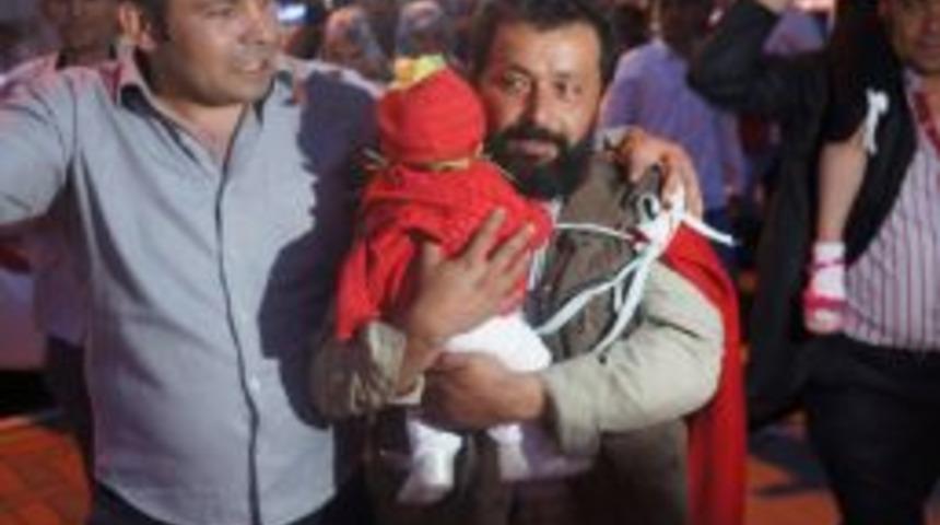 Taliban&rsquo;ın Ka&ccedil;ırdığı T&uuml;rkler Memleketlerinde Davul Zurnayla Karşılandı