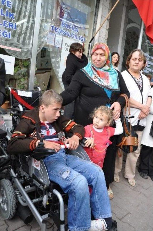 Bafra’da Engelli Vatandaşlara Akülü Araç Dağıtıldı