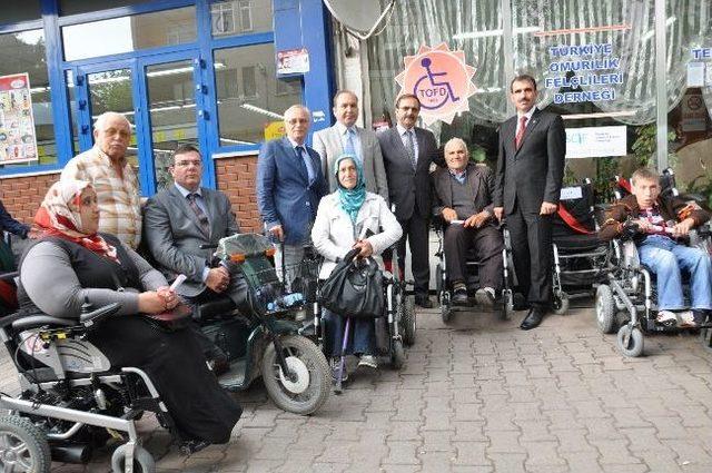 Bafra’da Engelli Vatandaşlara Akülü Araç Dağıtıldı