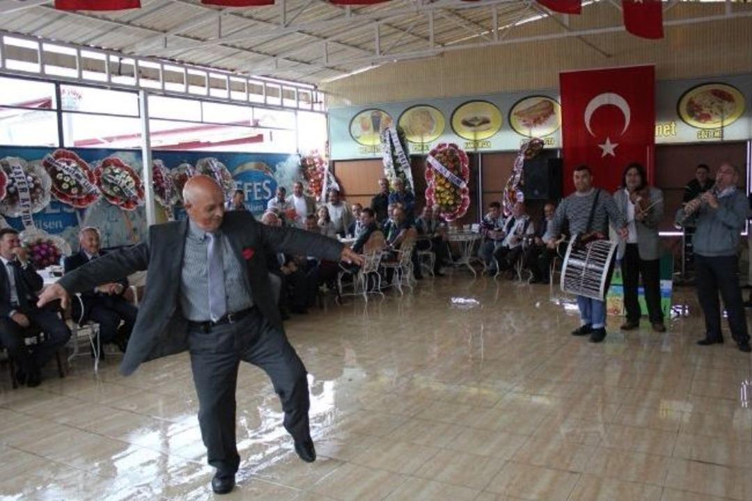 Dikili'de D&uuml;nya &Ccedil;ift&ccedil;iler G&uuml;n&uuml; Coşku İle Kutlandı