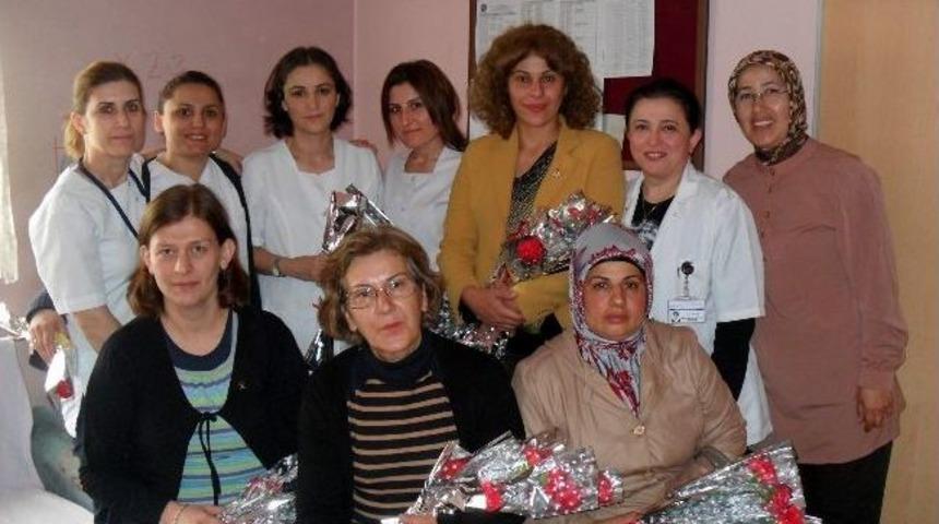 Ak Kadınlar Hemşireler Haftasını Kutladı