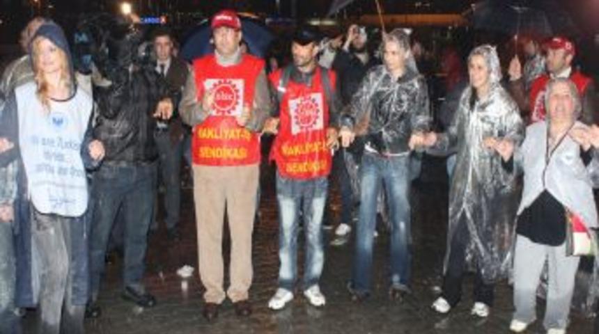 Hava-İş Sendikası, THY Genel M&uuml;d&uuml;rl&uuml;ğ&uuml; &Ouml;n&uuml;nde Grev Başlattı