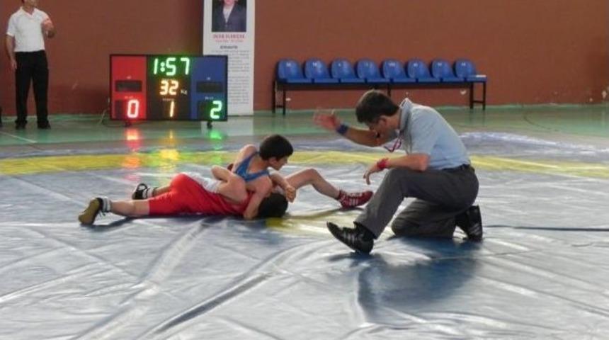 Ödemiş’te Serbest Güreş Turnuvası